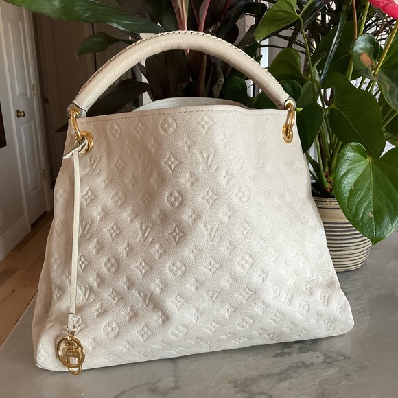 Louis Vuitton Handbags - SOLD Amazing Louis Vuitton Artsy MM Cream